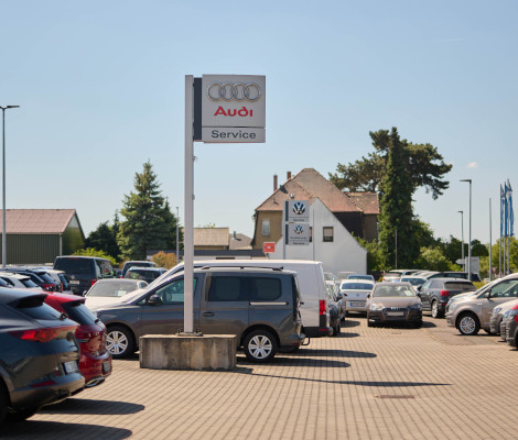 Ansicht Parkplatz, Autohaus Hirth